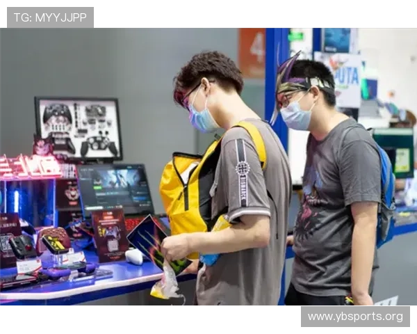 吉迪赛前为雷霆球迷签名热情互动 展现球员亲和力与粉丝深厚情谊