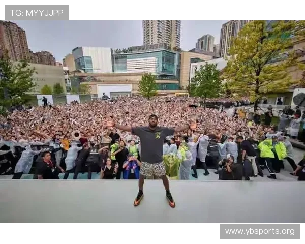 詹姆斯带伤奋战打满全场展现无畏精神敬业态度深深打动无数球迷 詹姆斯带伤奋战打满全场展现无畏精神敬业态度深深打动无数球迷